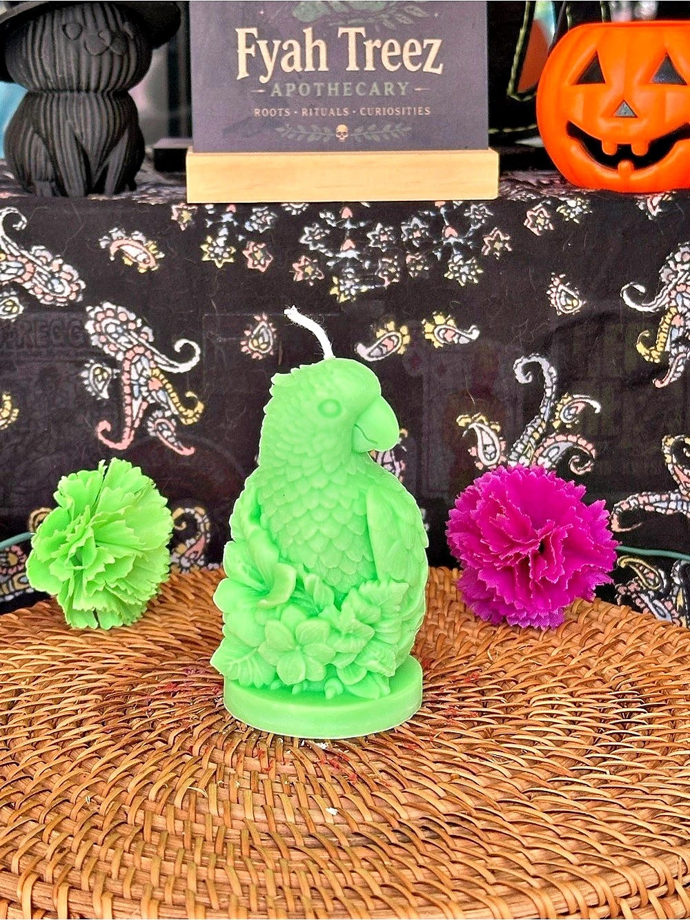 Green Parrot Candle – Tropical Familiar Botanical Candle